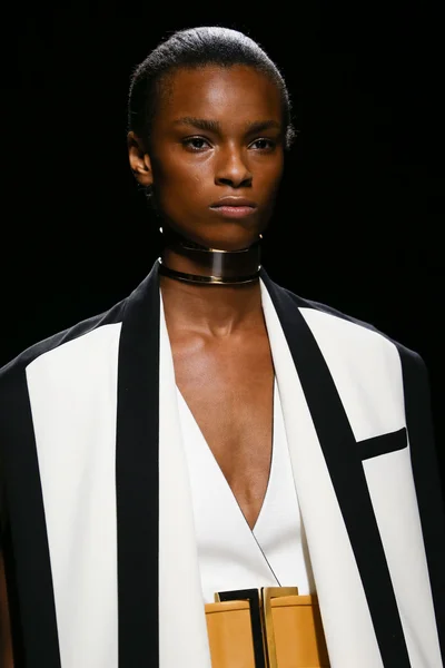 Look 10